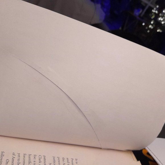 Set of 2 large paperback Tom Clancy Novels. - Picture 5 of 16